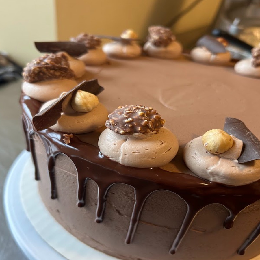 Chocolate drip cake